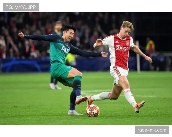 阿贾克斯关键战表现波动，对球队赛季走势形成制约