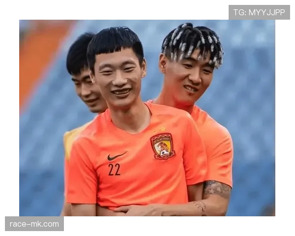 韦世豪又晒日常，刷到一半我把工资卡收起来了